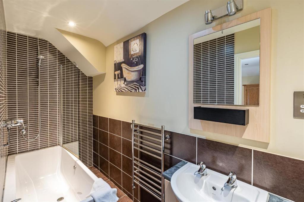 The Brantwood Hotel Penrith Bagian luar foto